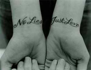 Татуировки надписи на руке