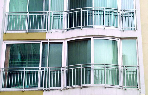 Особенности остекления лоджий и балконов